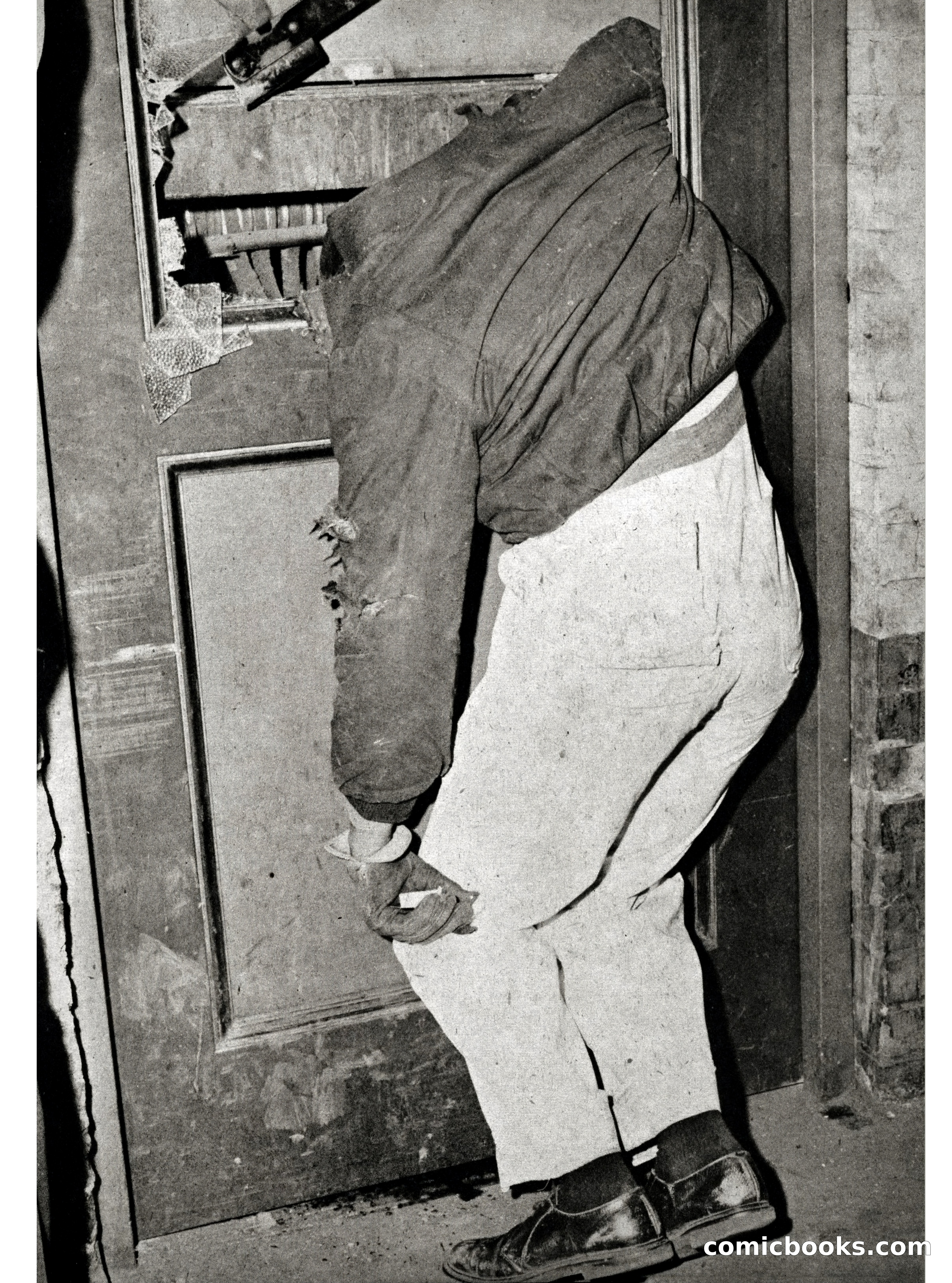 Men's Pictorial, October 1957 — page 17 of 84